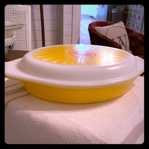 Pyrex Sunflower divided dish